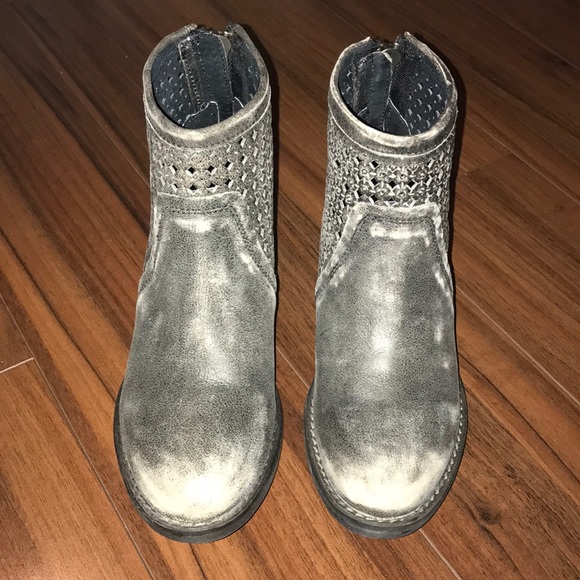 Very volatile boot - Picture 2 of 3